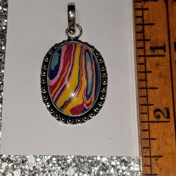Rainbow banded resin cabochon - Picture 3 of 3